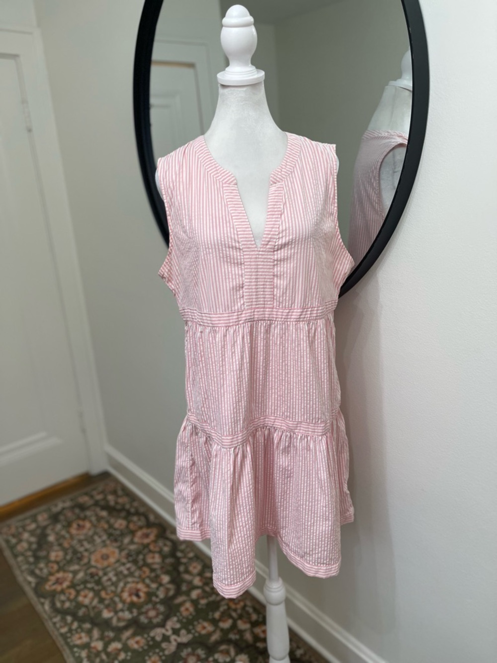 Vineyard Vines Tiered Seersucker Dress. Size Large - Picture 3 of 5